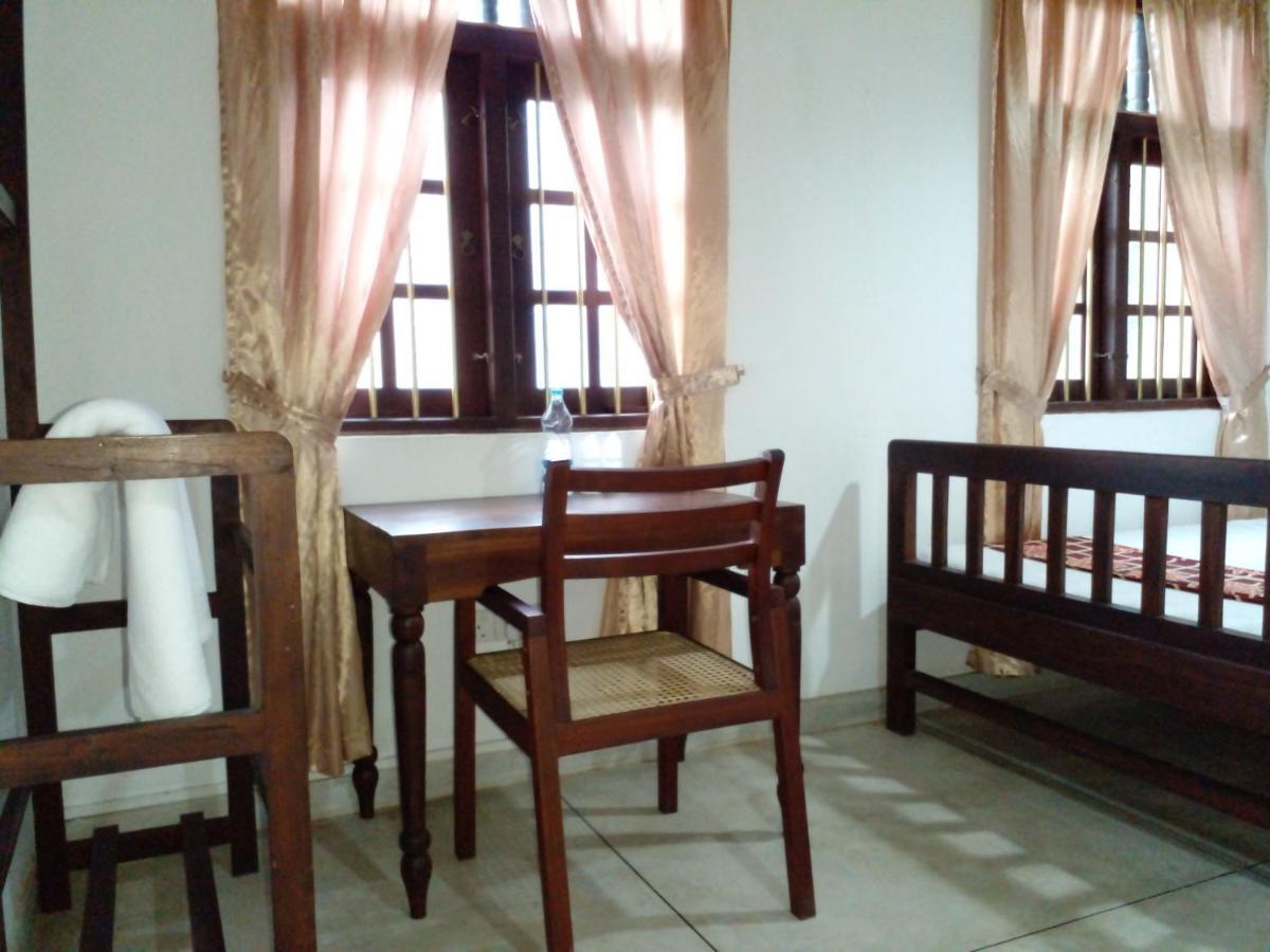 Muduna Walawwa Resort Kandy Exterior photo